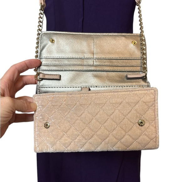 Nine West velvet quilted crossbody bag blush with gold bow and chain accents - Picture 4 of 11
